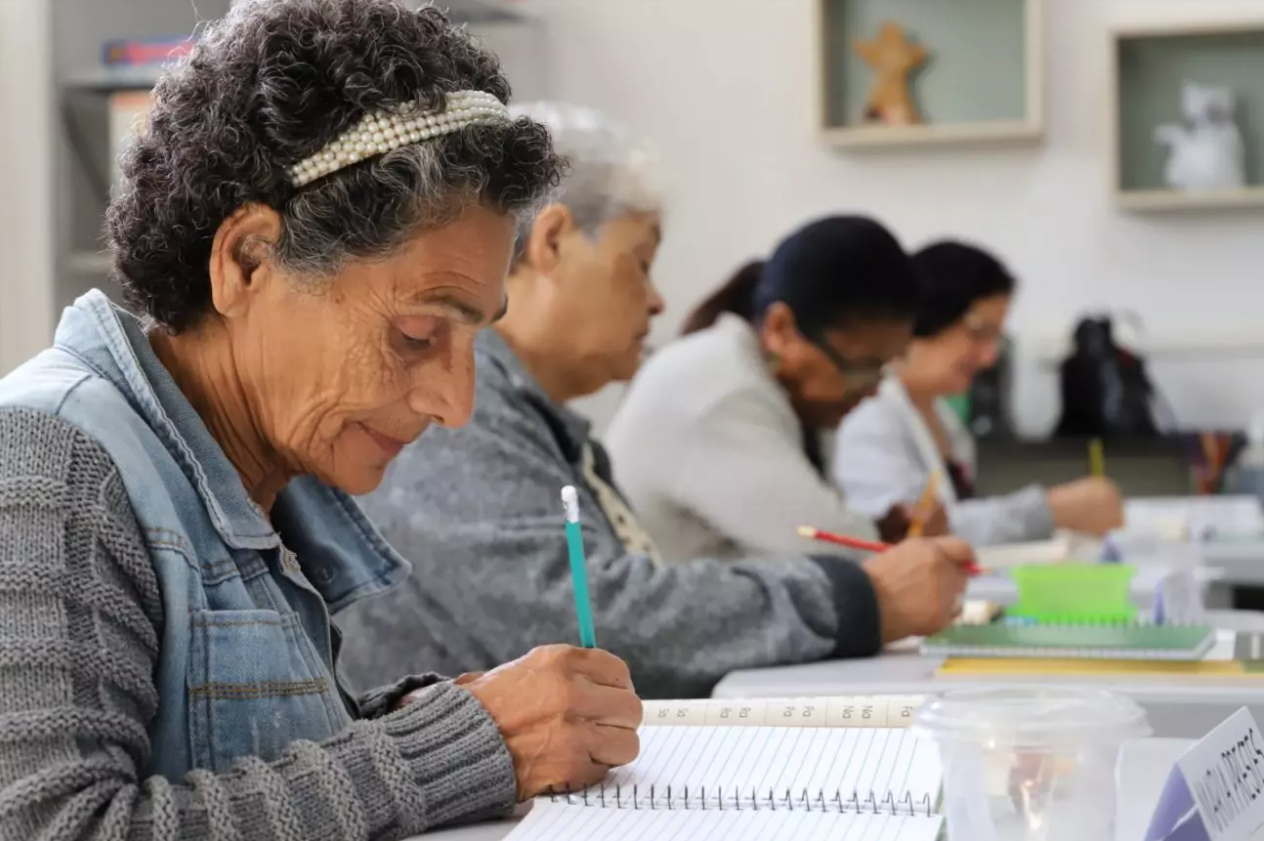 Aula comunitária de alfabetização